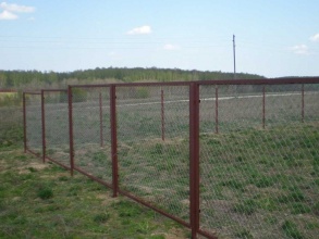 Забор из сетки рабицы в натяг секционный 12 метров фото в Можайске